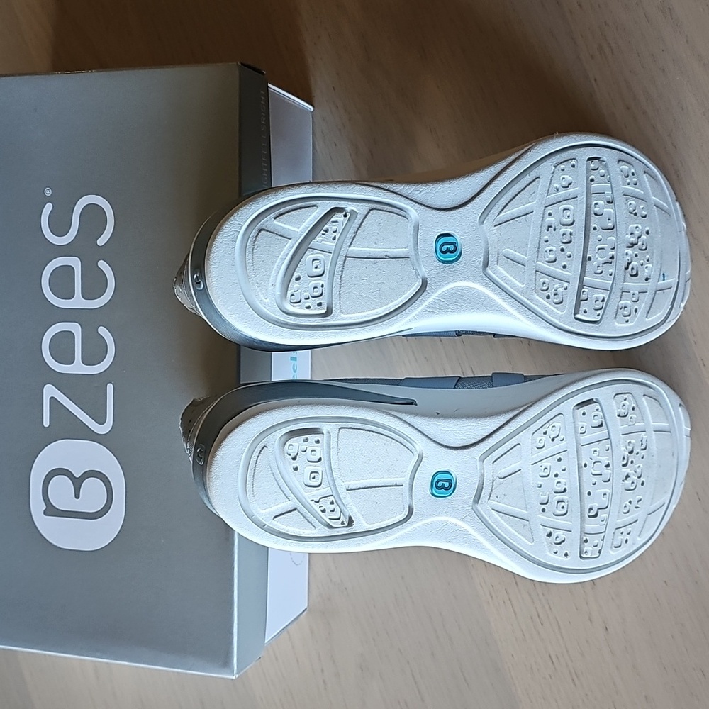 Women's Light Blue Bzee Cloud Technology Sandals NWT - Picture 5 of 7